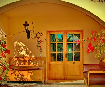 Boutique Hotel Residencia Fundador Eingang mit Holztür